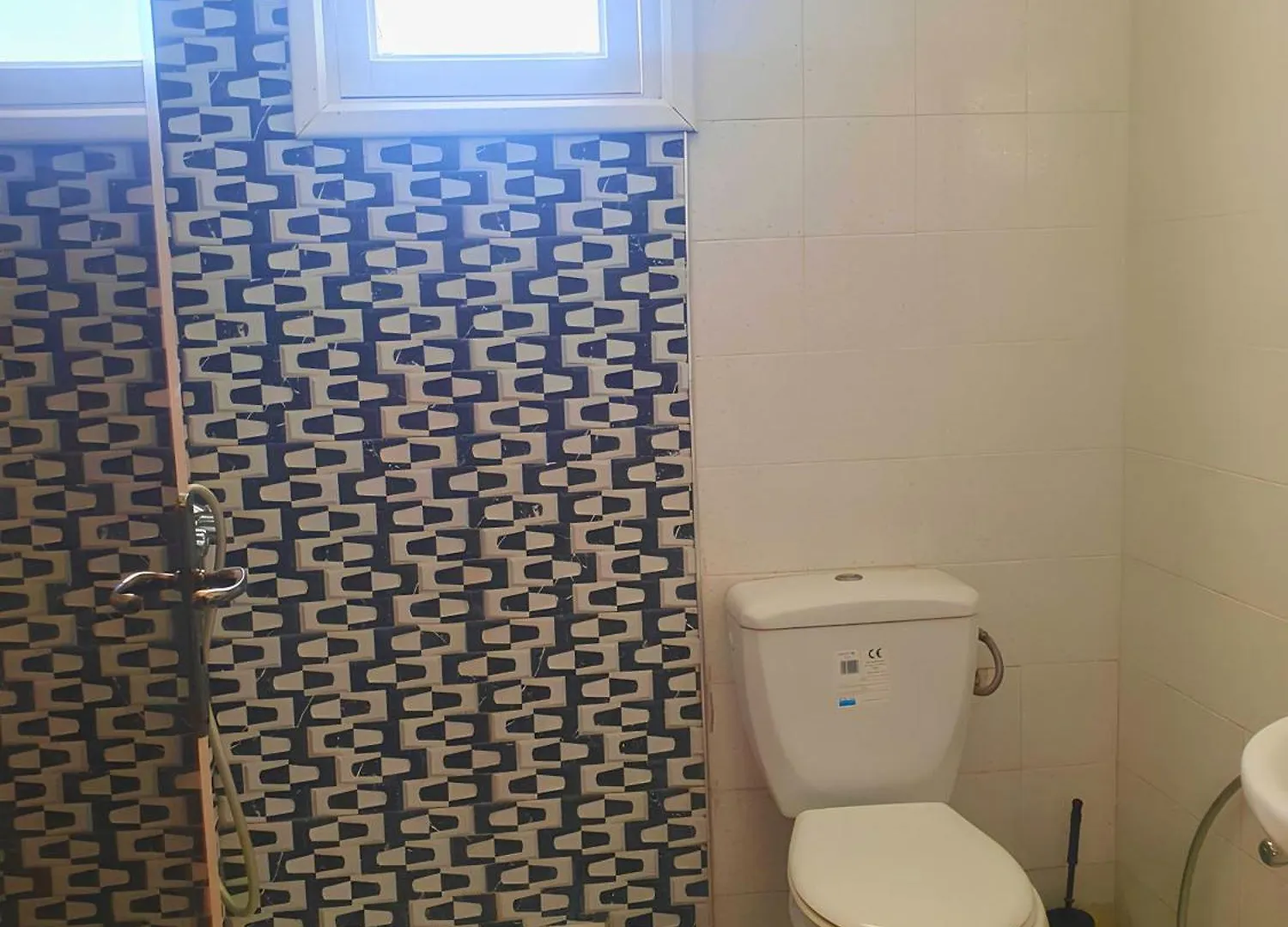 Charmant S1 Tunisien Authentique Avec Internet - Proche De Toutes Commodites - Ideal Pour Familles أريانة تونس