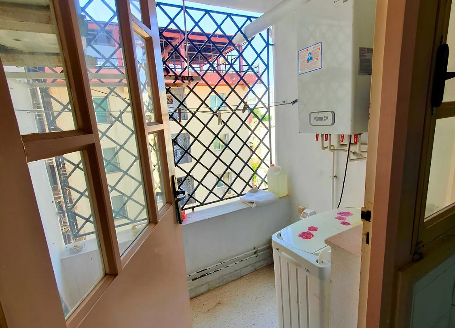Charmant S1 Tunisien Authentique Avec Internet - Proche De Toutes Commodites - Ideal Pour Familles أريانة شقة